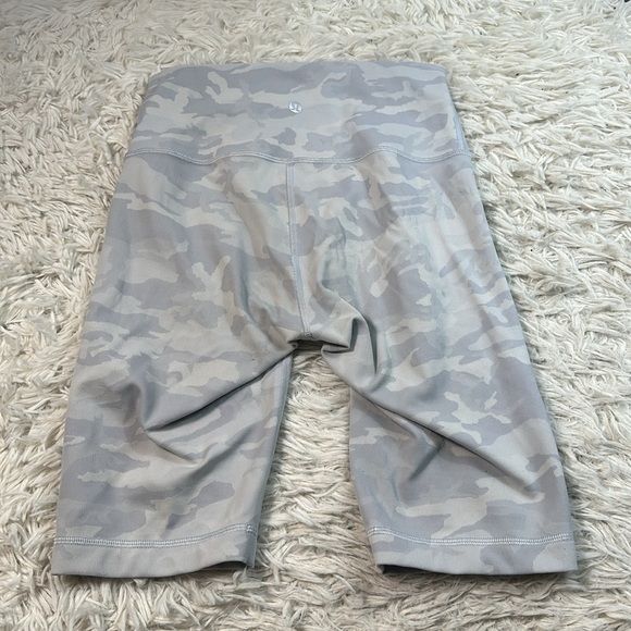 Lululemon Wunder Under Short 10" *Ribbed Incognito Camo Jacquard Alpine White - Picture 4 of 7